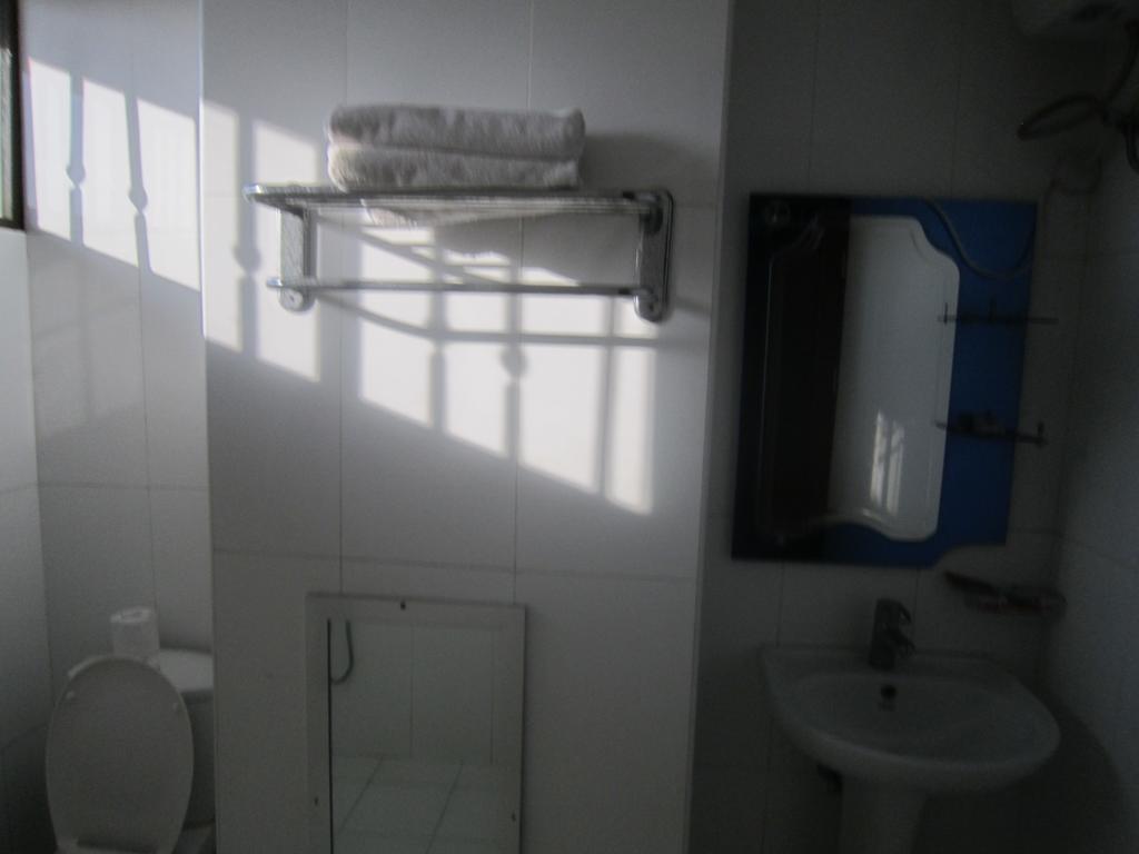 Donsuite Hotel Dar es Salaam Rum bild