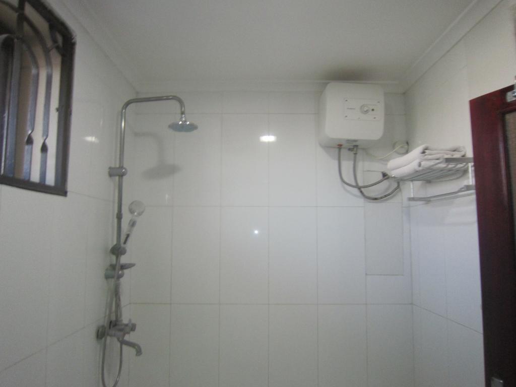 Donsuite Hotel Dar es Salaam Rum bild