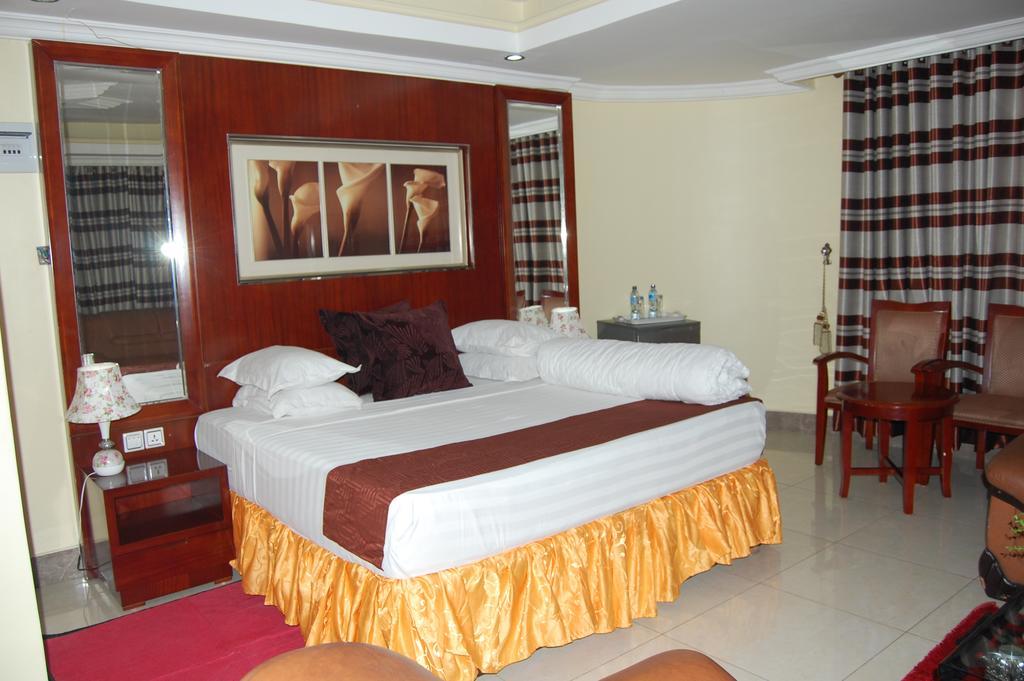 Donsuite Hotel Dar es Salaam Exteriör bild