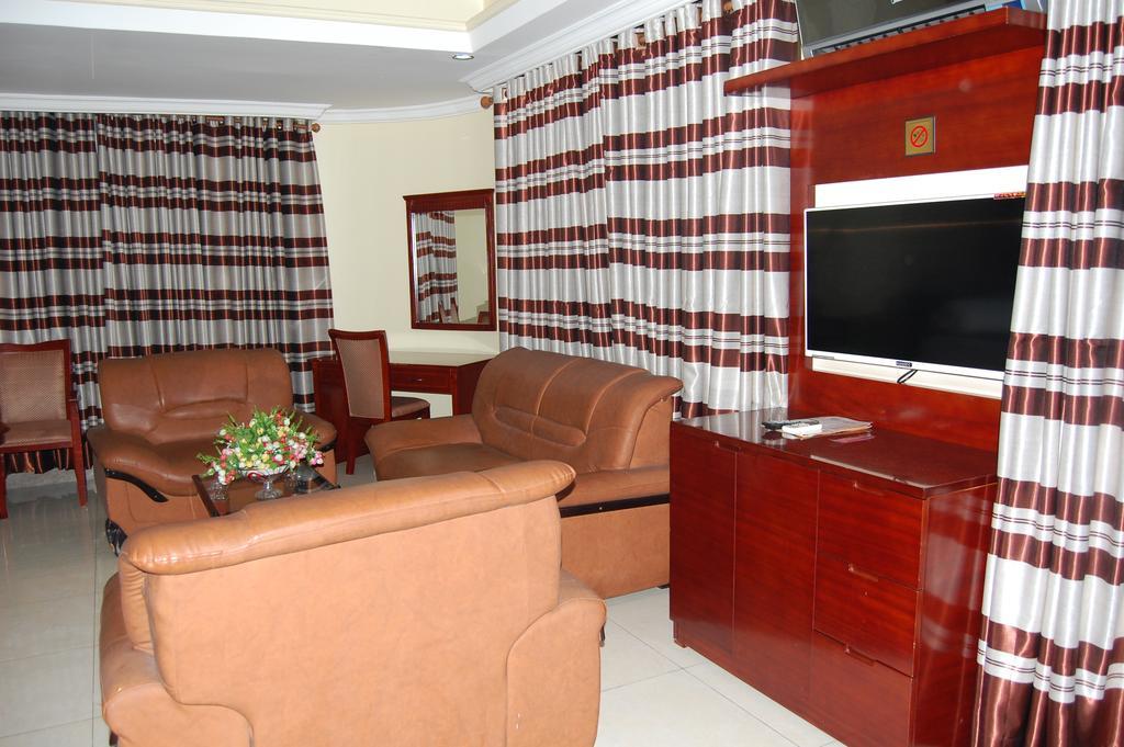 Donsuite Hotel Dar es Salaam Exteriör bild