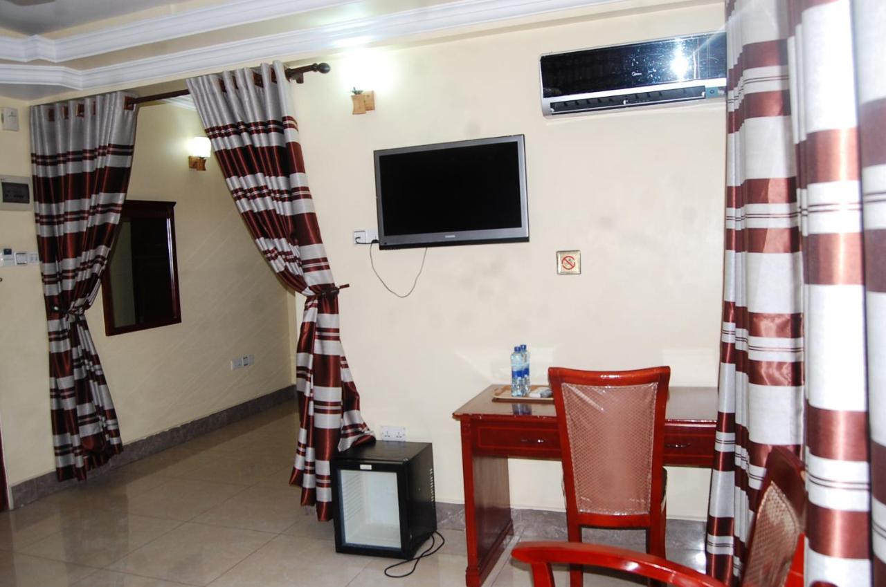 Donsuite Hotel Dar es Salaam Exteriör bild